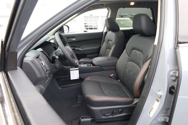 Used 2026 Nissan Pathfinder Platinum AWD/4WD image 10