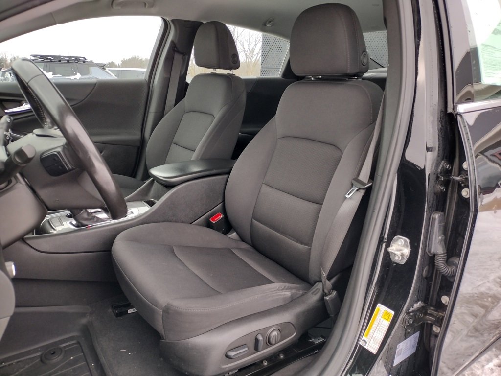 Used 2022 Chevrolet Malibu RS image 2