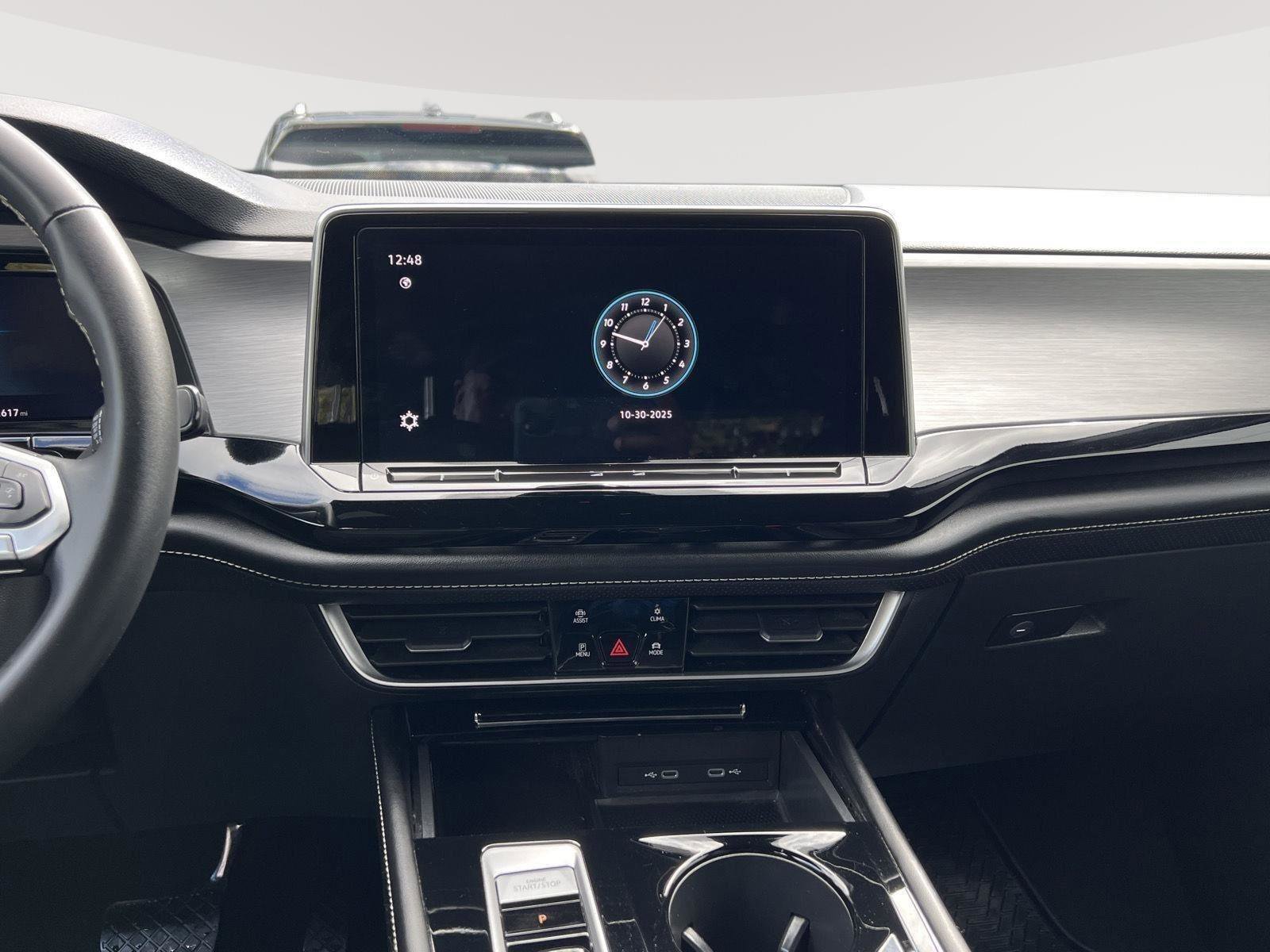 Used 2024 Volkswagen Atlas Cross Sport SE image 17