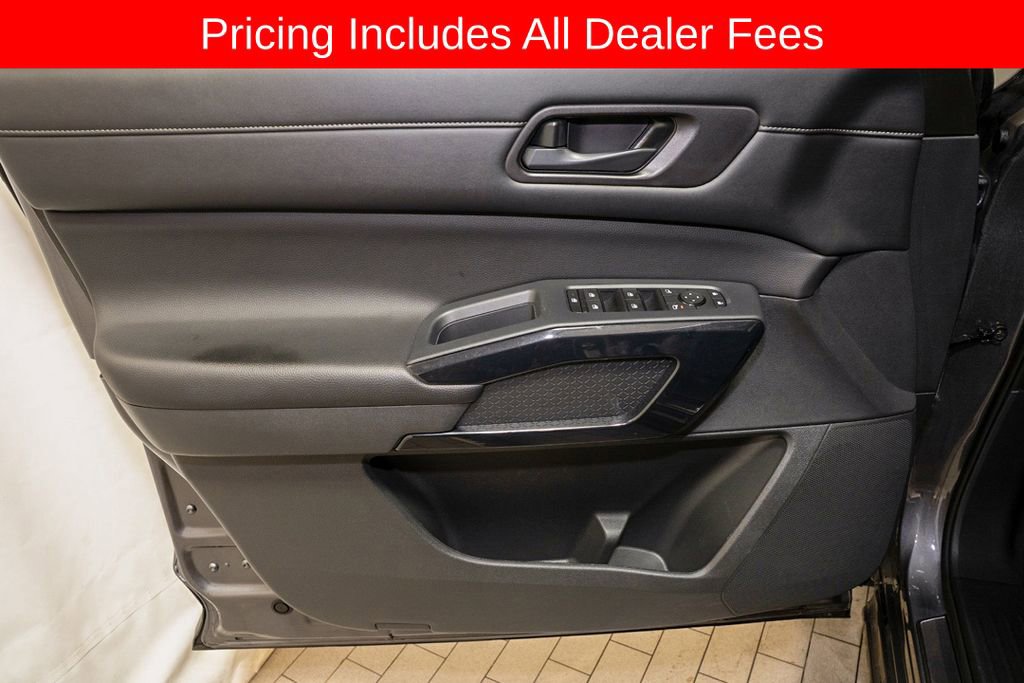 Certified 2024 Nissan Pathfinder SV w/ SV Premium Package FWD image 15