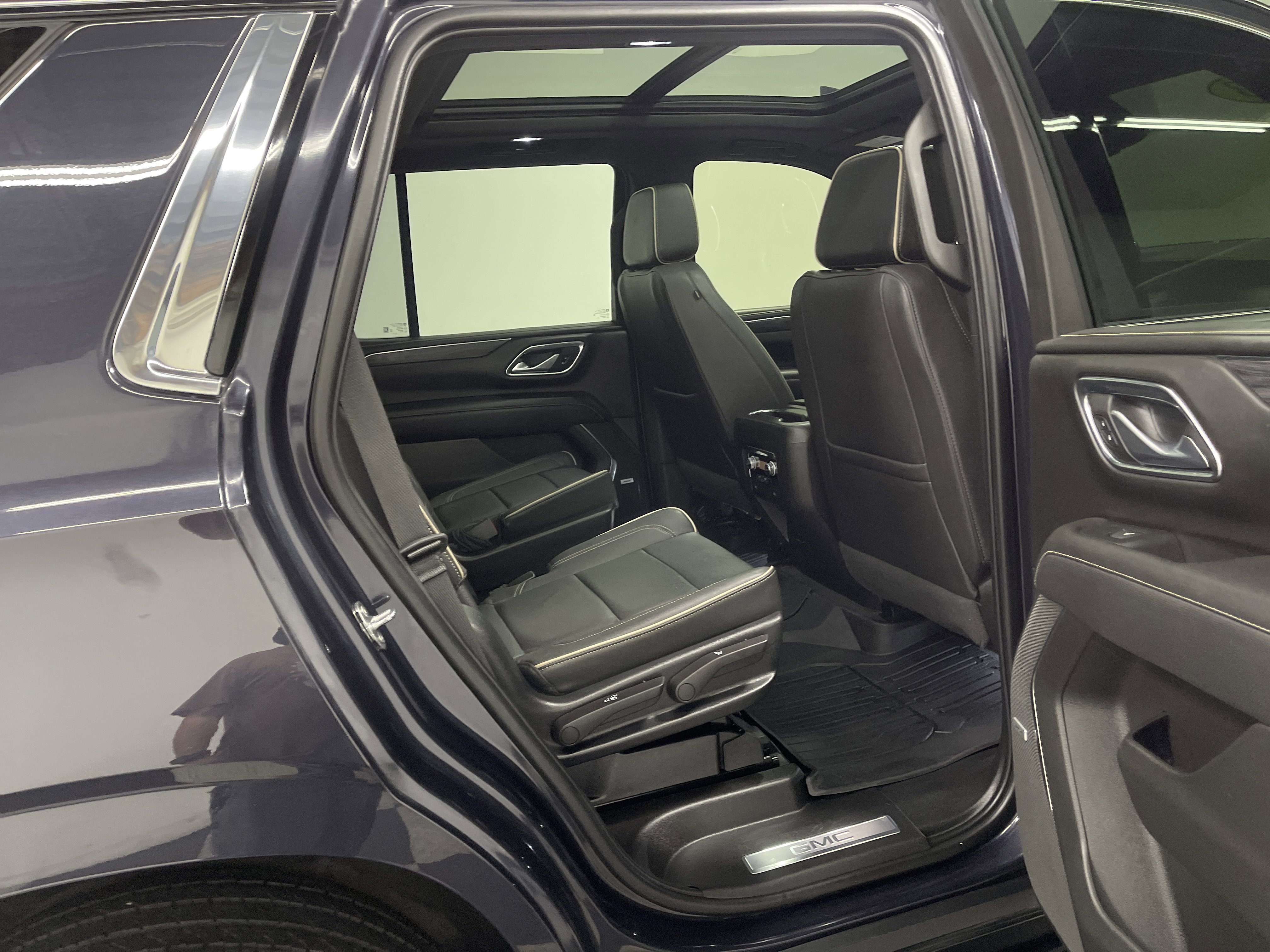 Used 2023 GMC Yukon SLT image 21