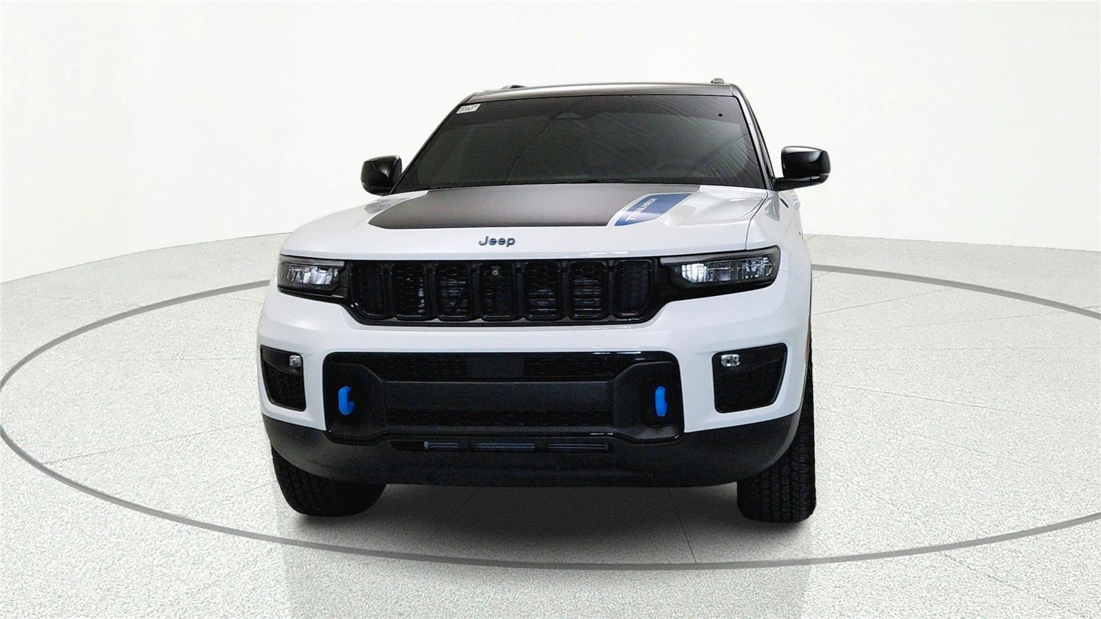 Used 2024 Jeep Grand Cherokee Trailhawk w/ Luxury Tech Group III AWD/4WD image 2