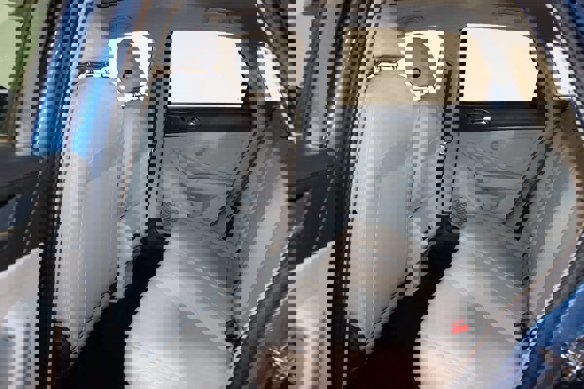 Used 2019 Volkswagen Jetta SE w/ Cold Weather Package image 44