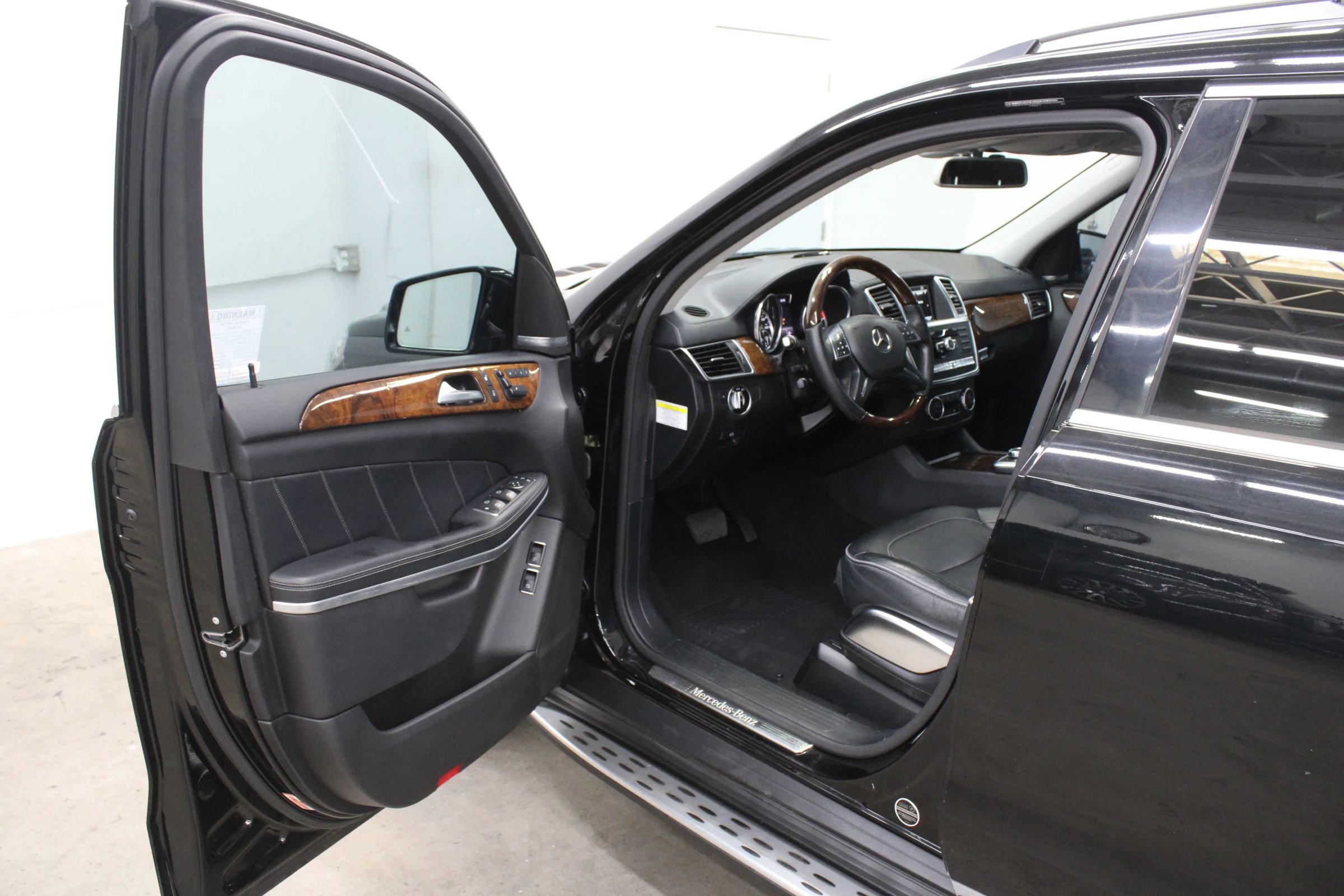 Used 2014 Mercedes-Benz GL 550 4MATIC image 9