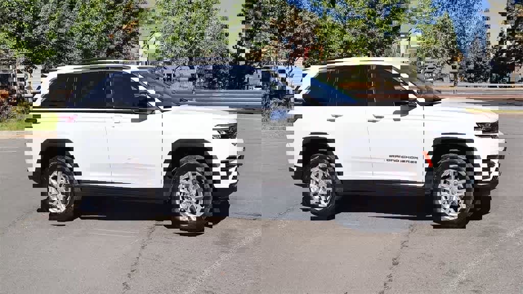 New 2025 Jeep Grand Cherokee Laredo X w/ Luxury Tech Group I image 2
