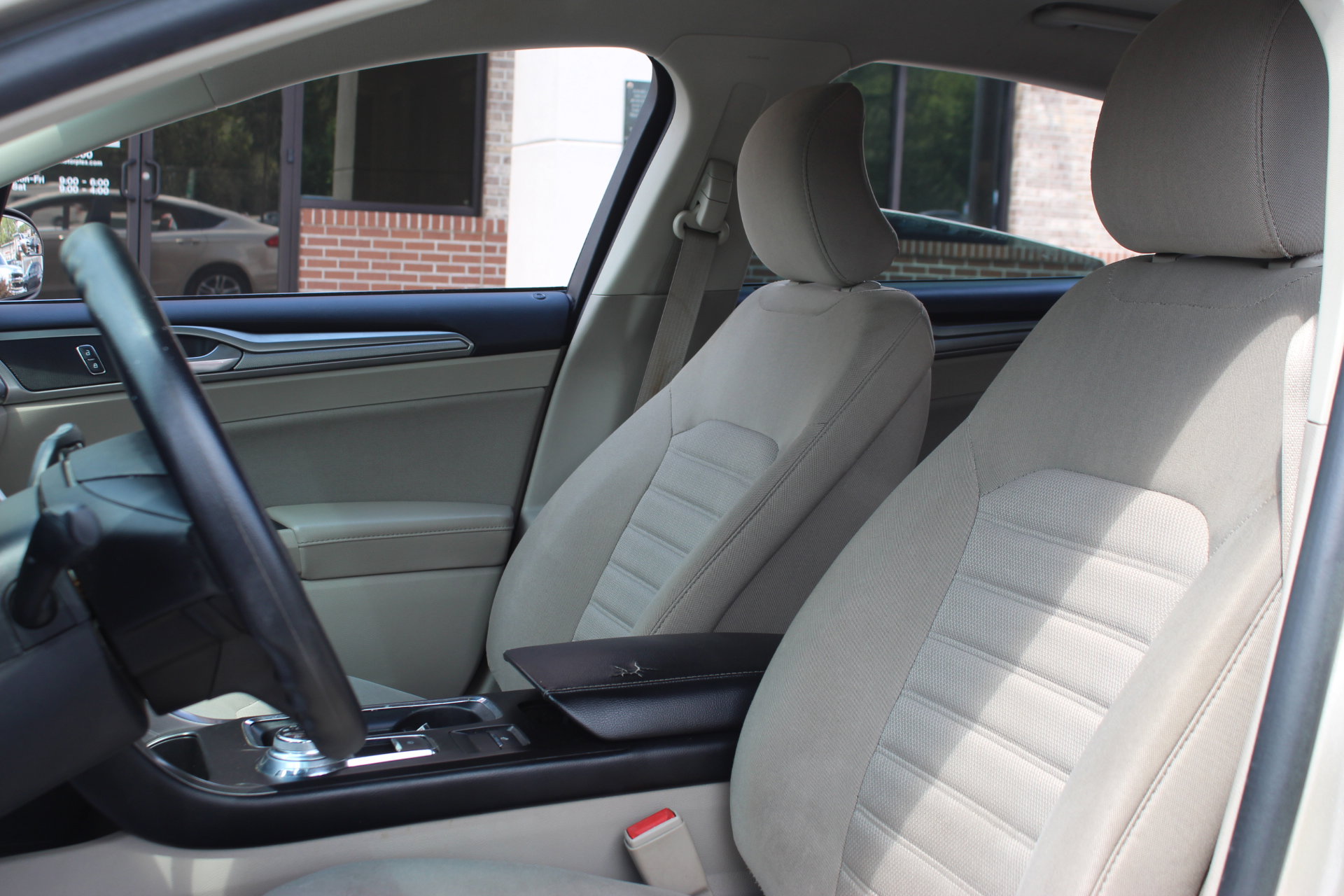 Used 2018 Ford Fusion SE w/ Fusion SE Technology Package image 13