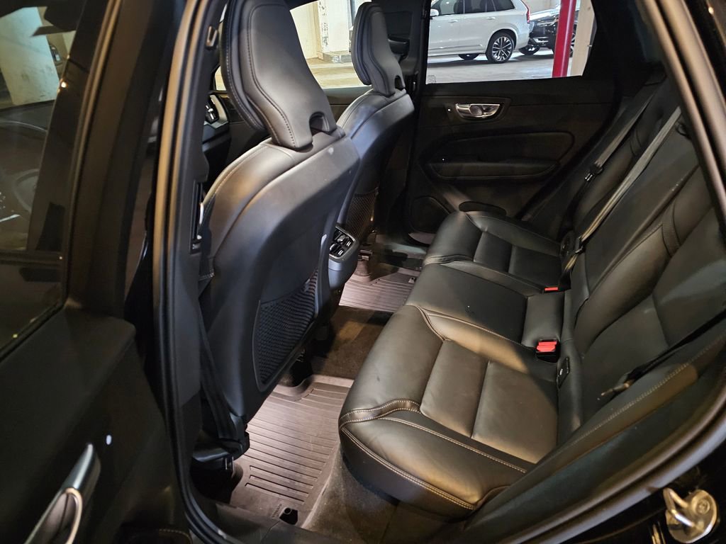 Certified 2025 Volvo XC60 B5 Ultra image 13