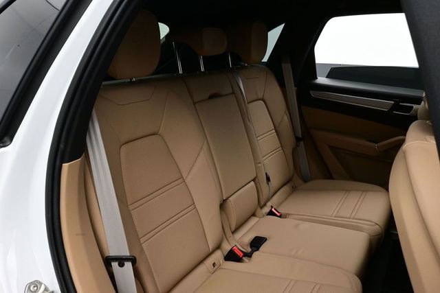 Certified 2023 Porsche Cayenne Platinum Edition AWD/4WD image 17