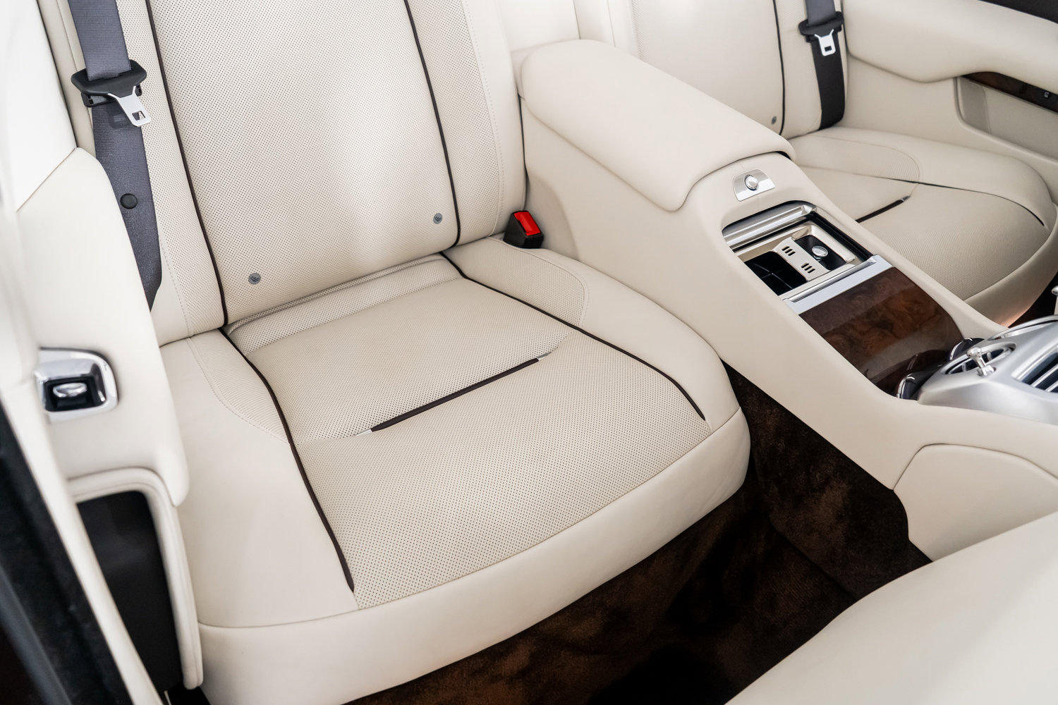 Used 2017 Rolls-Royce Dawn image 33