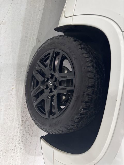 Used 2023 Chevrolet Traverse Premier image 39