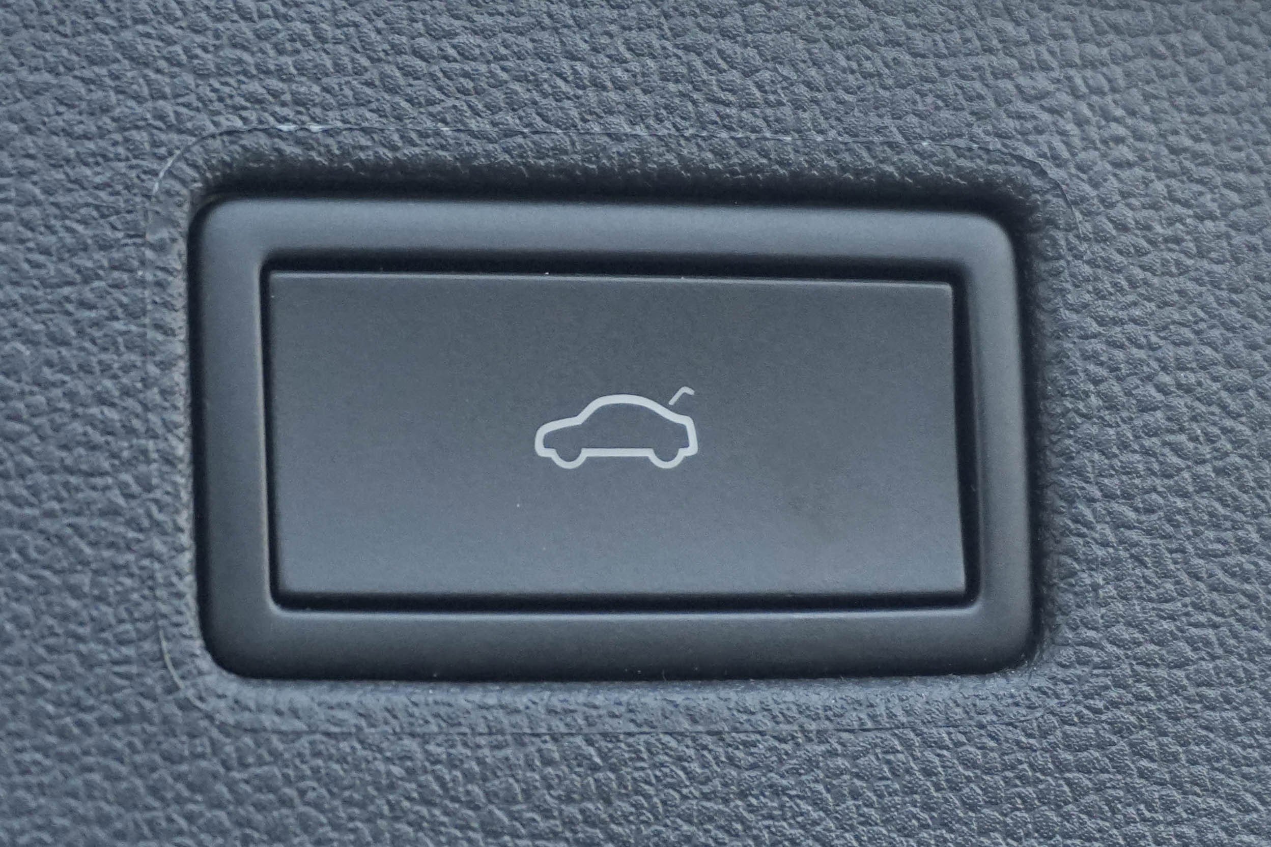 Used 2024 Volkswagen Tiguan SE R-Line image 34