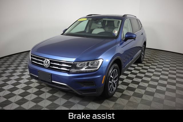Used 2020 Volkswagen Tiguan SE w/ Panoramic Sunroof Package image 11