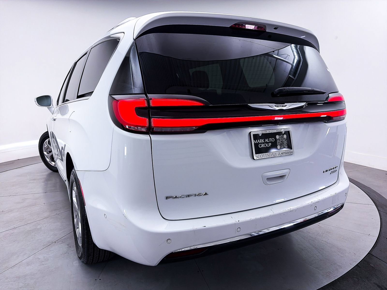 Used 2021 Chrysler Pacifica Limited w/ Premium & Safety Sphere Group image 10