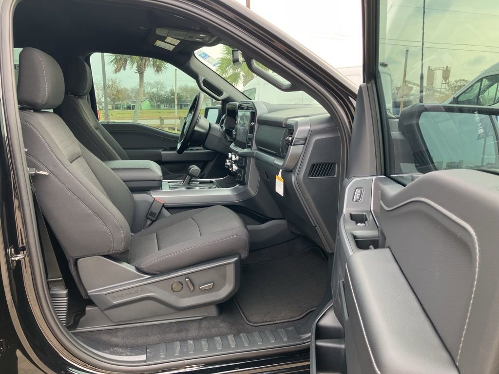 New 2025 Ford F150 XLT w/ Equipment Group 302A MID image 11