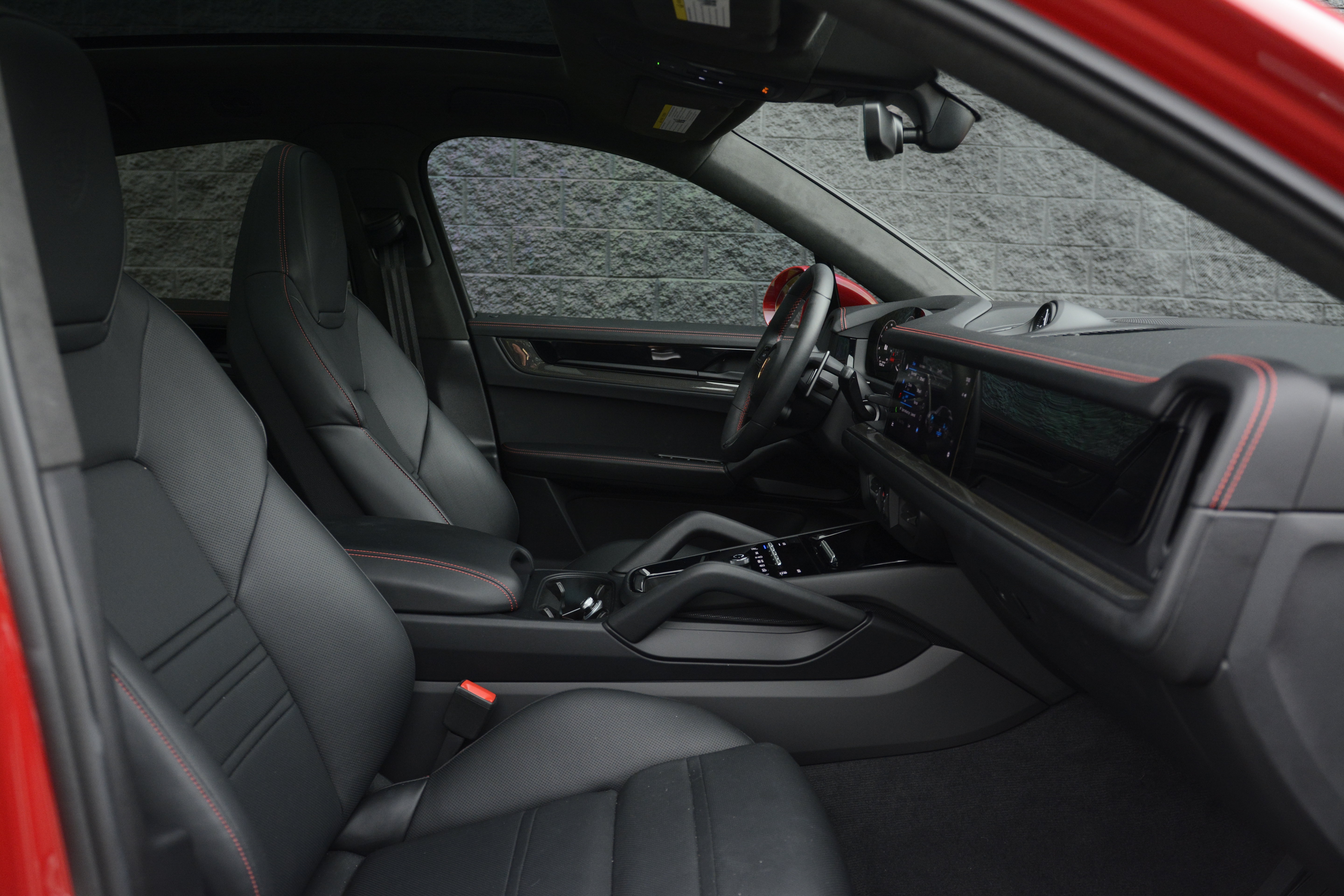 Certified 2025 Porsche Cayenne GTS AWD/4WD image 28