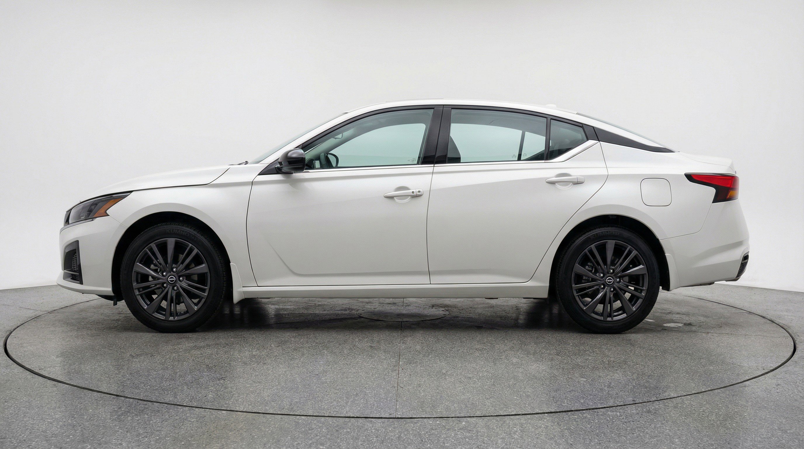 Used 2025 Nissan Altima 2.5 SV FWD image 5