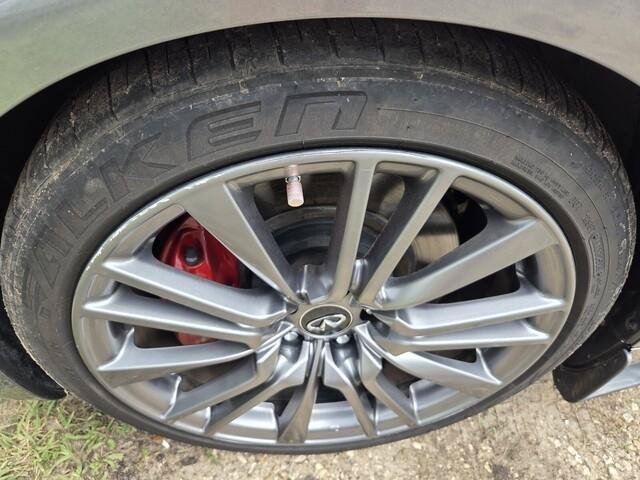 Used 2017 INFINITI Q60 Red Sport 400 RWD image 24