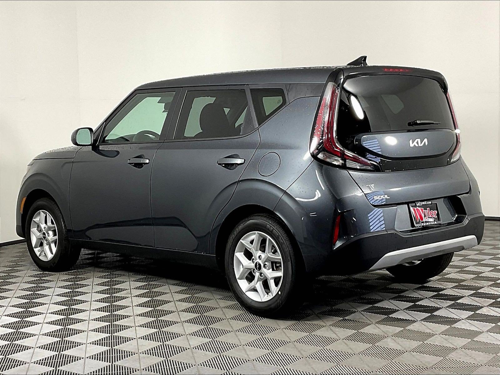 Used 2025 Kia Soul LX w/ LX Technology Package FWD image 4
