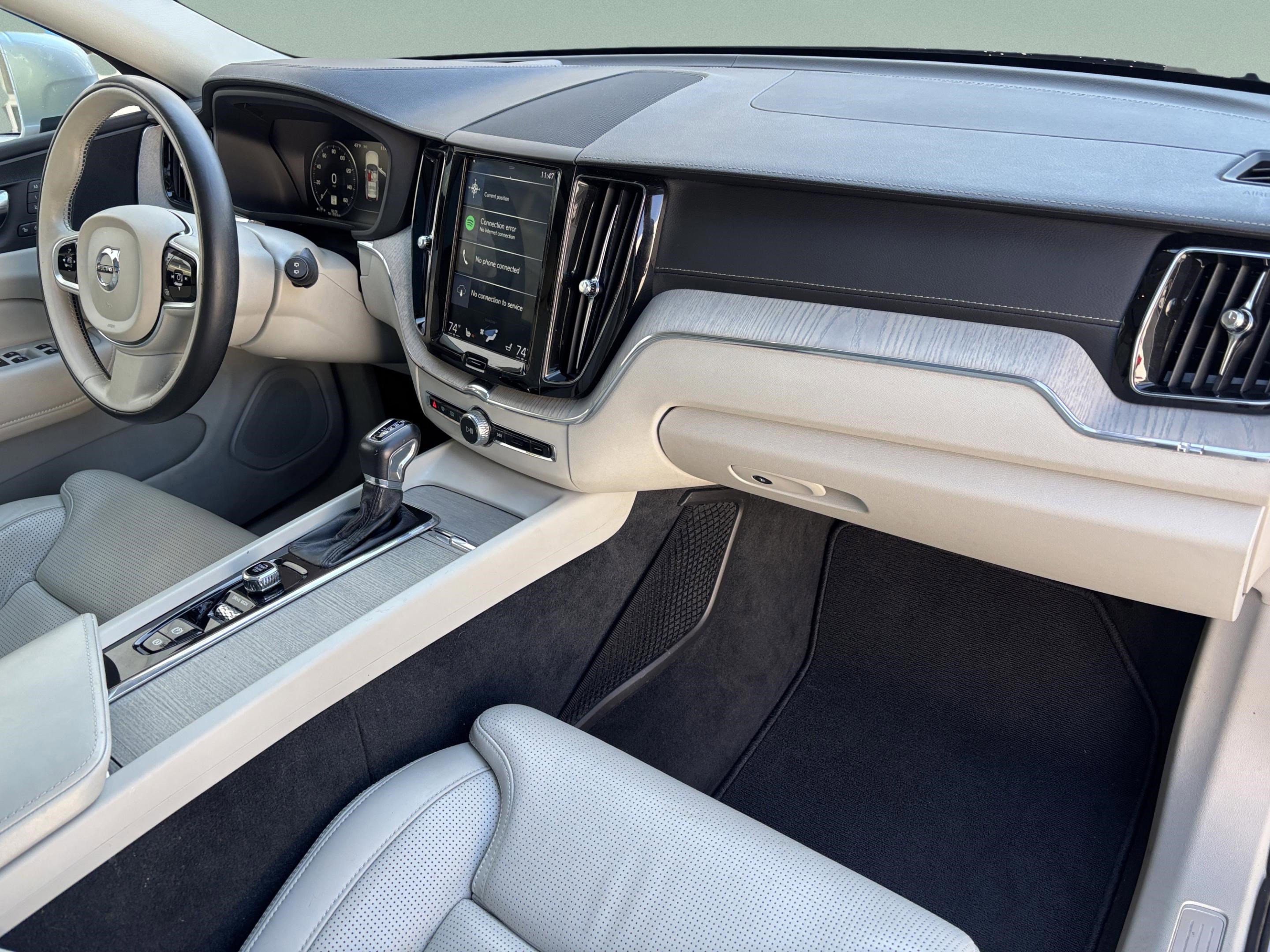 Used 2018 Volvo XC60 T6 Inscription w/ Luxury Seat Package image 19