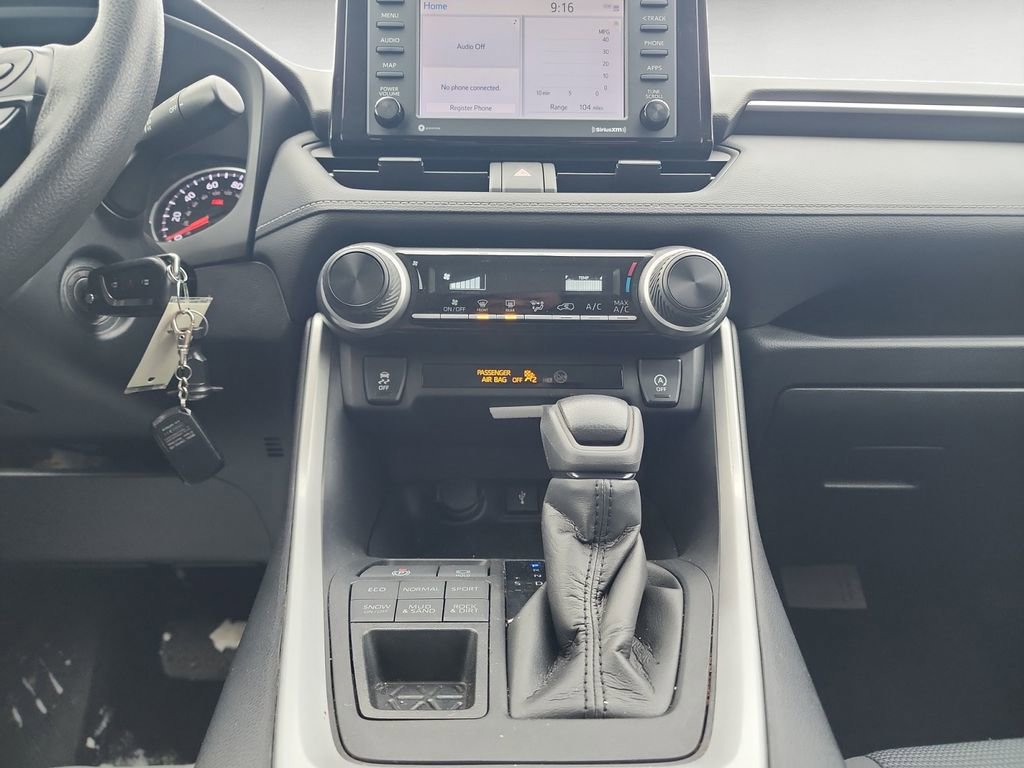 Used 2021 Toyota RAV4 LE image 11