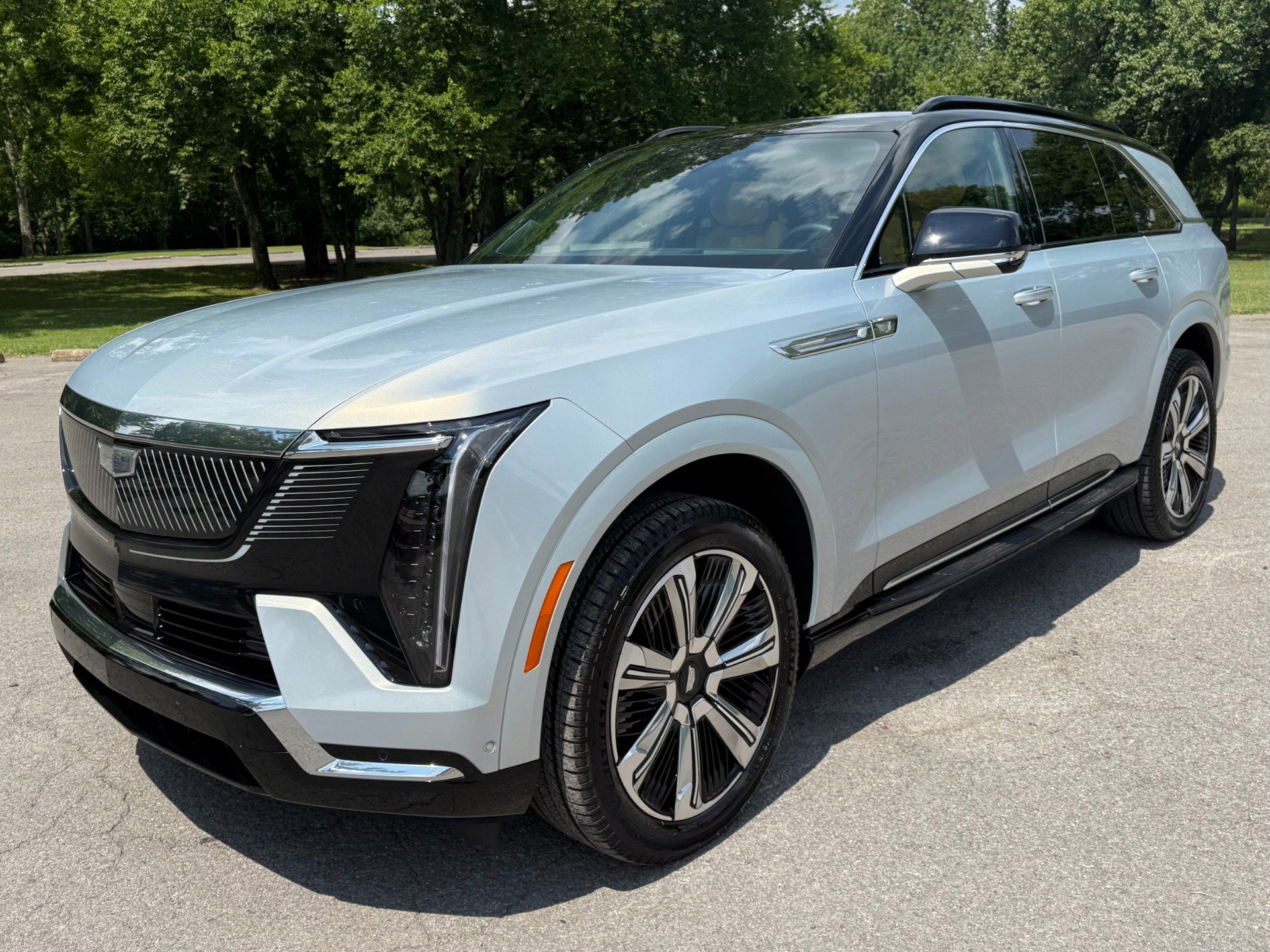 Used 2025 Cadillac Escalade IQ Luxury 2 image 2