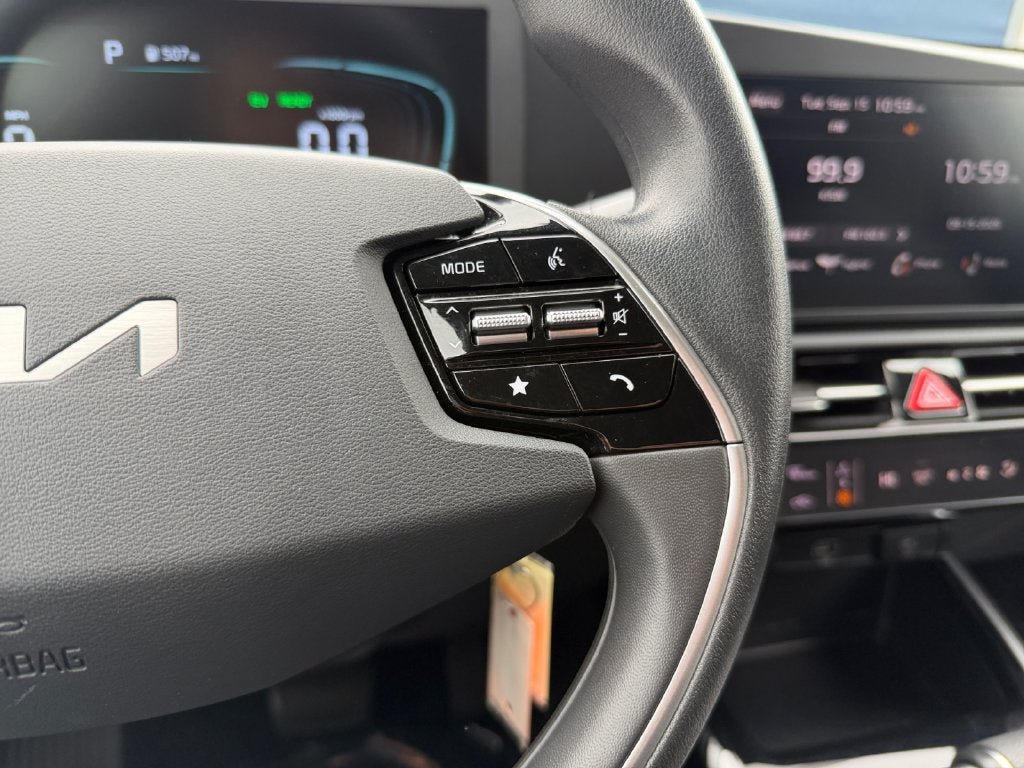 Used 2025 Kia Niro LX FWD image 17