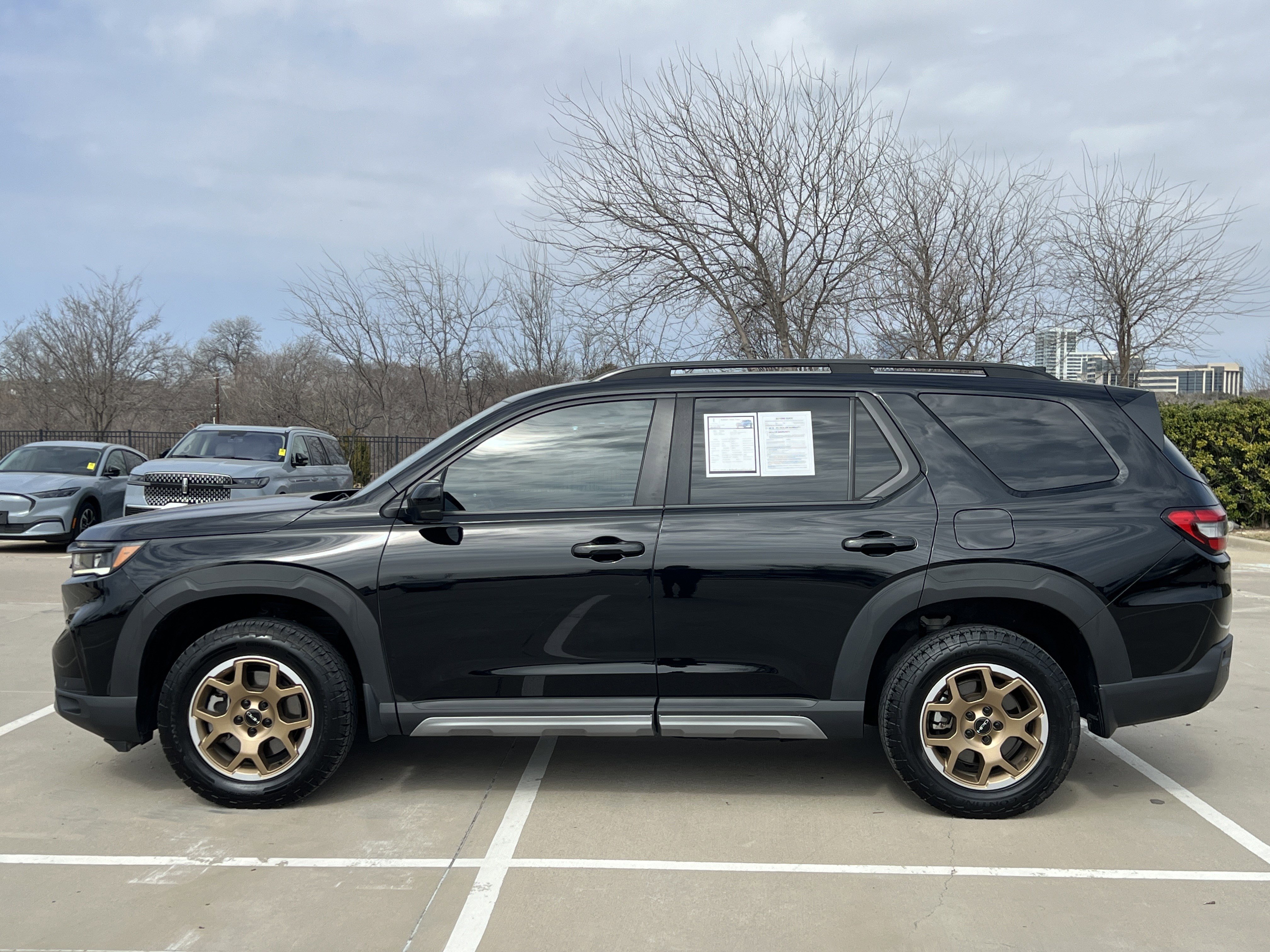 Used 2024 Honda Pilot TrailSport image 4