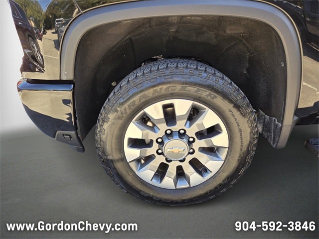 Used 2024 Chevrolet Silverado 2500 Custom w/ Custom Value Package image 10