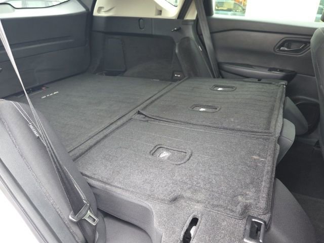 Used 2024 Nissan Rogue S image 28