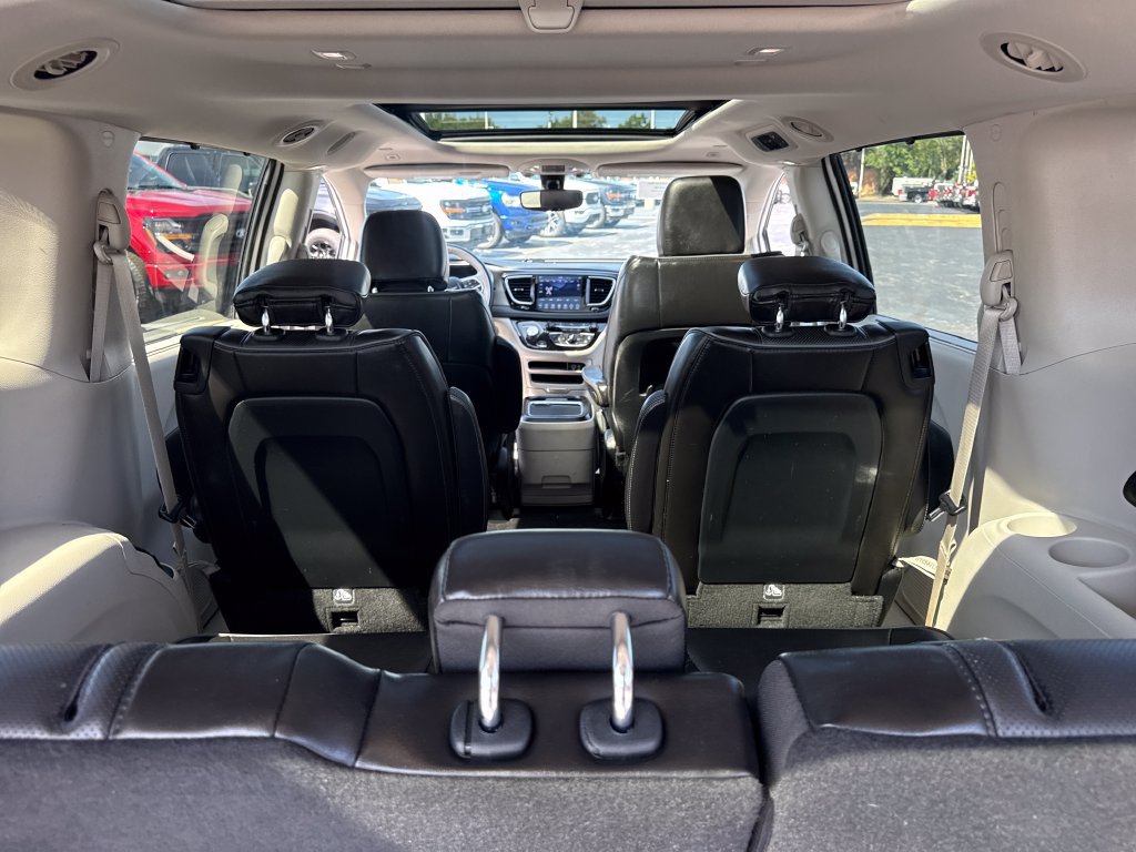Used 2018 Chrysler Pacifica Limited FWD image 16