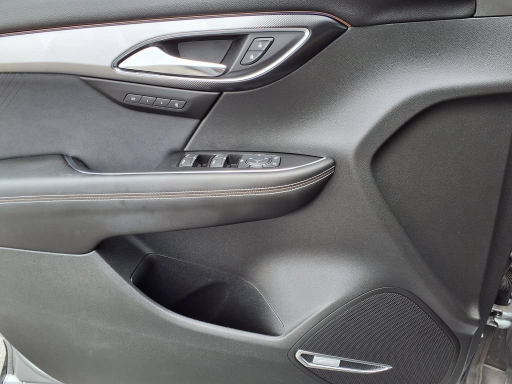 Used 2025 Buick Envision Sport Touring AWD/4WD image 18