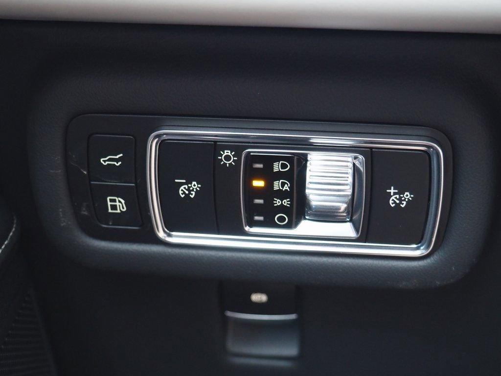 Used 2025 Lincoln Nautilus Premier image 24