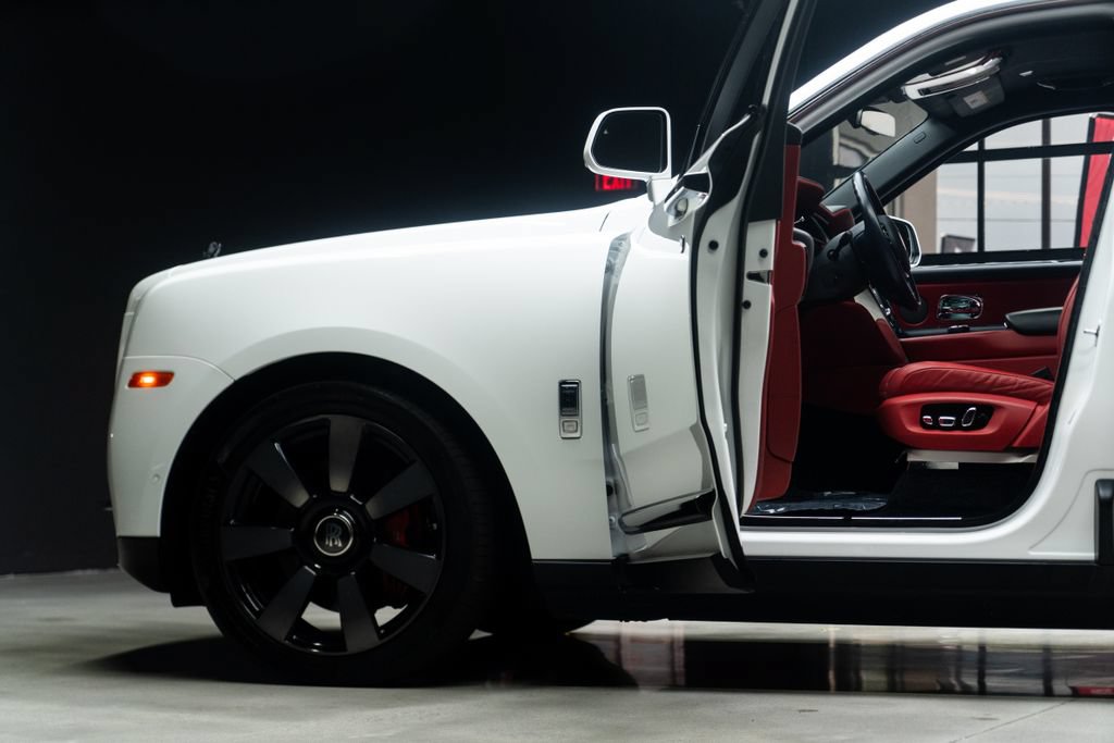 Used 2022 Rolls-Royce Cullinan AWD/4WD image 24
