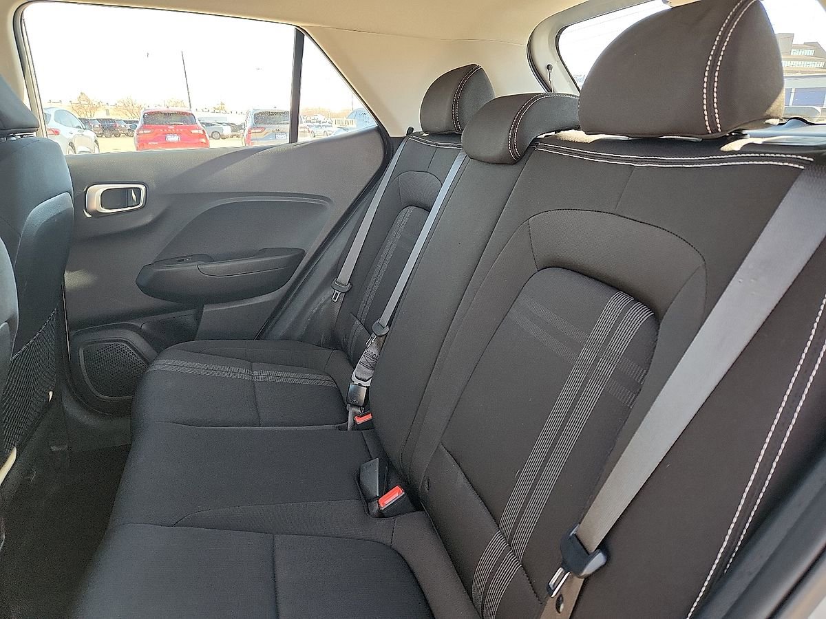 Used 2025 Hyundai Venue SEL image 5