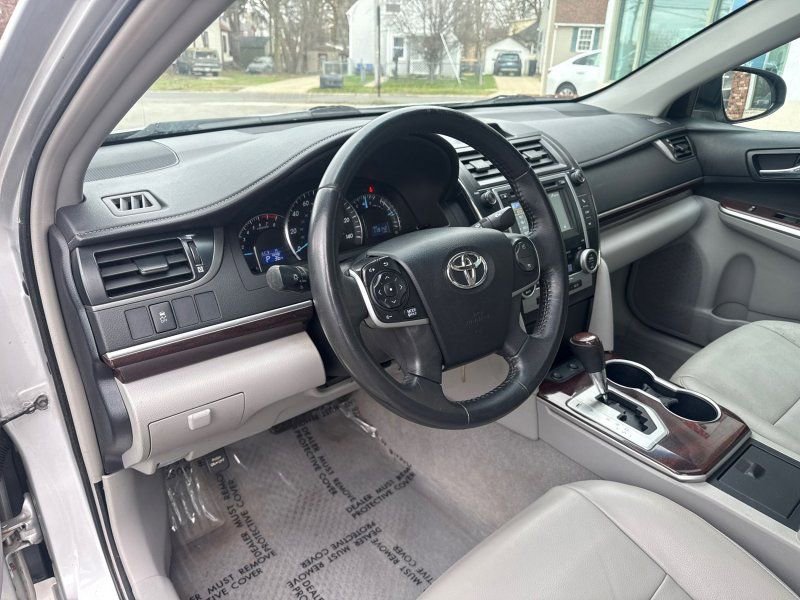 Used 2013 Toyota Camry XLE image 9