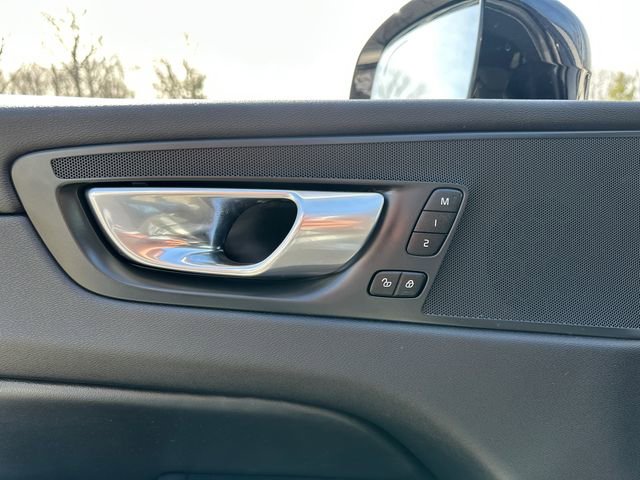 Used 2024 Volvo XC60 B5 Core image 25