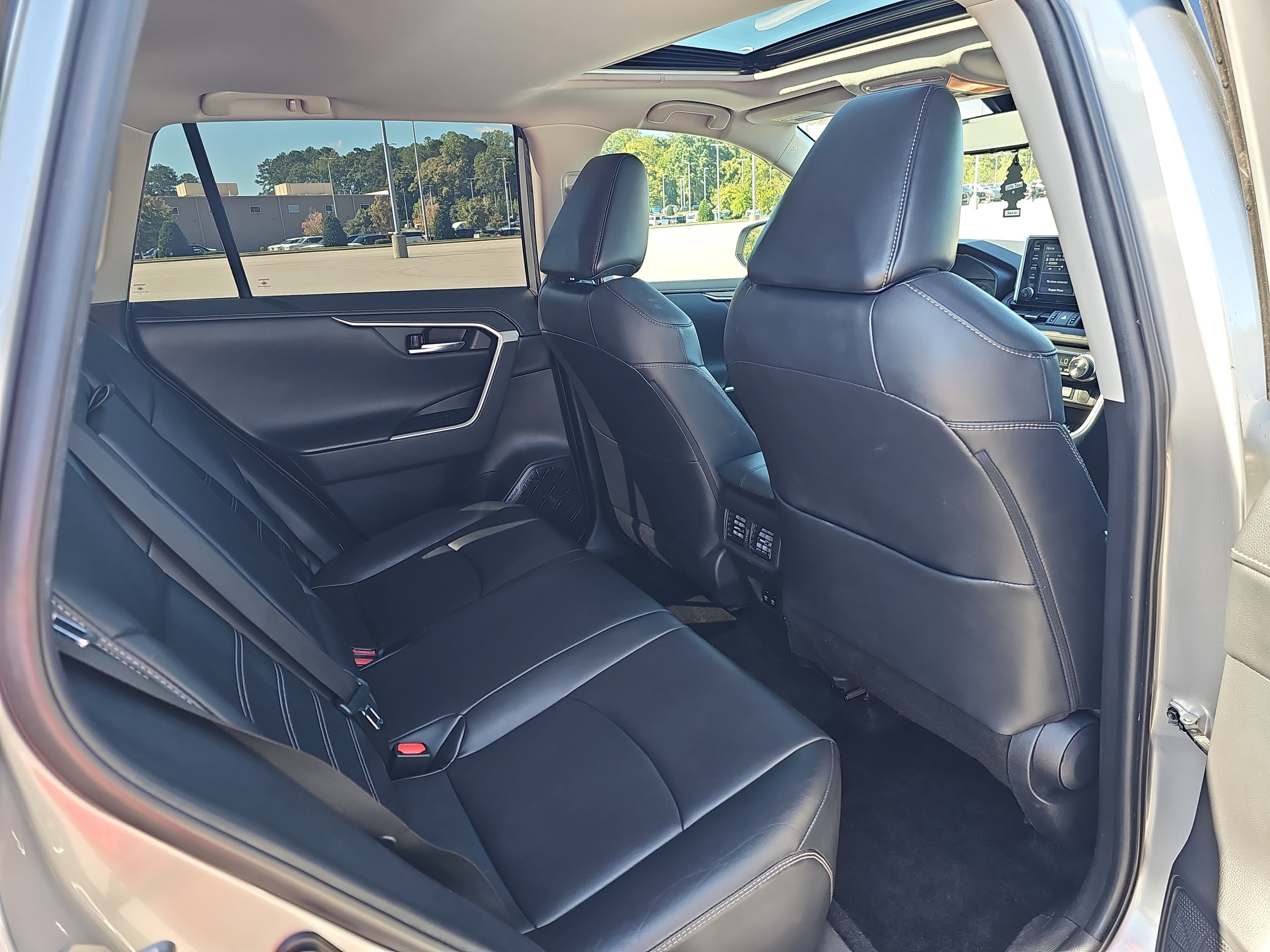 Used 2019 Toyota RAV4 Limited FWD image 11