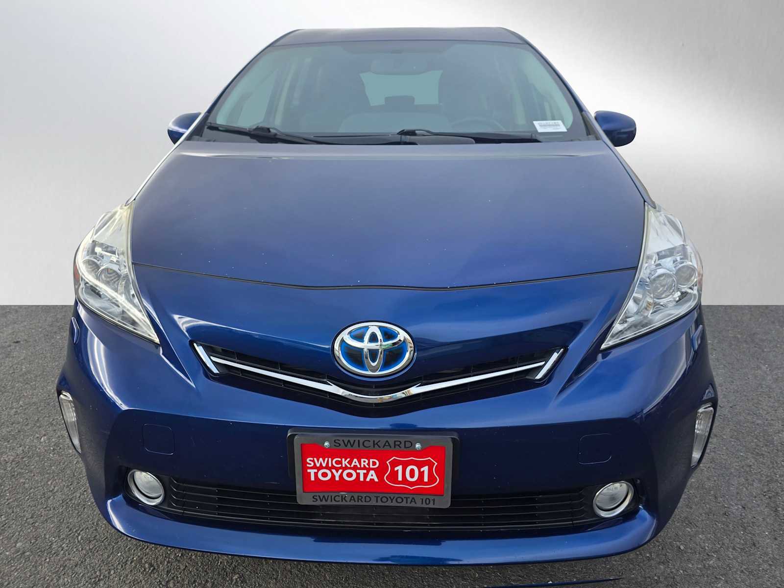 Used 2014 Toyota Prius V Five image 8