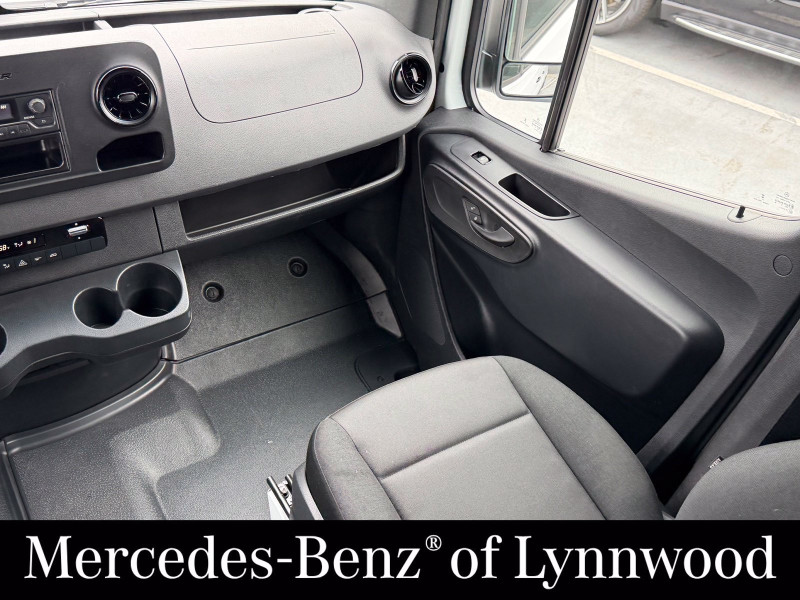 Used 2025 Mercedes-Benz Sprinter 2500 image 20