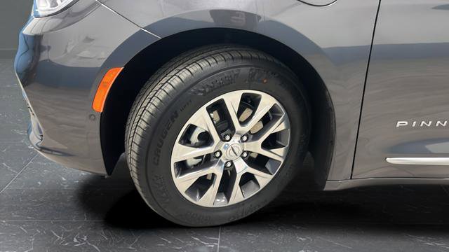 Used 2023 Chrysler Pacifica Pinnacle FWD image 40