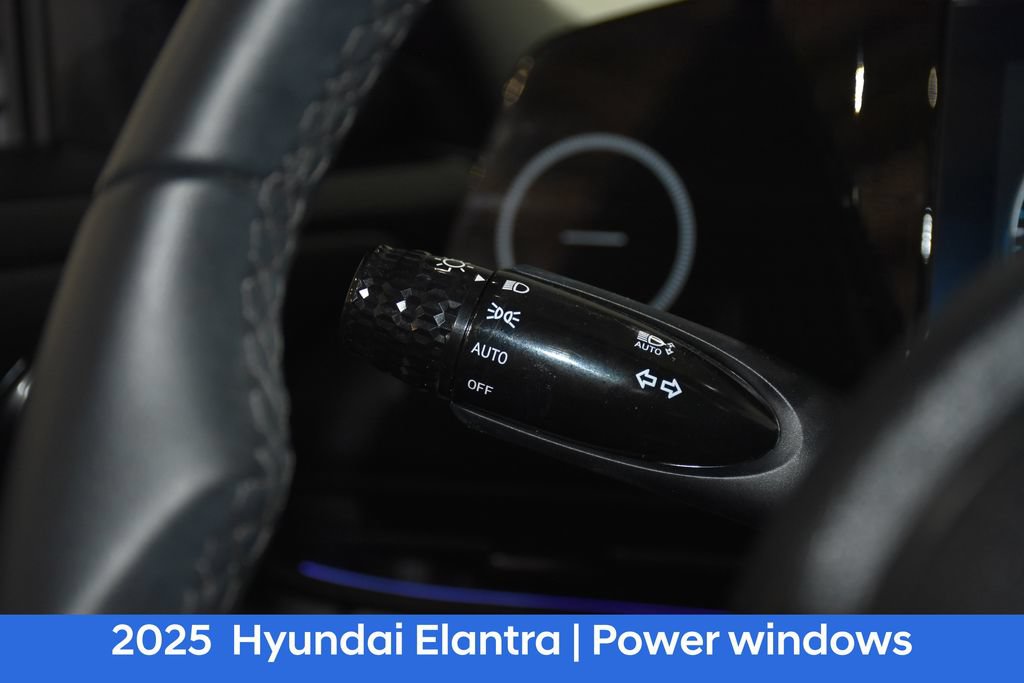 Used 2025 Hyundai Elantra Limited FWD image 11
