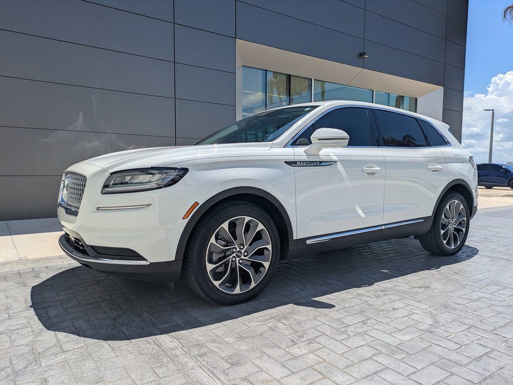 Certified 2023 Lincoln Nautilus Reserve w/ Luxury Package AWD/4WD image 9