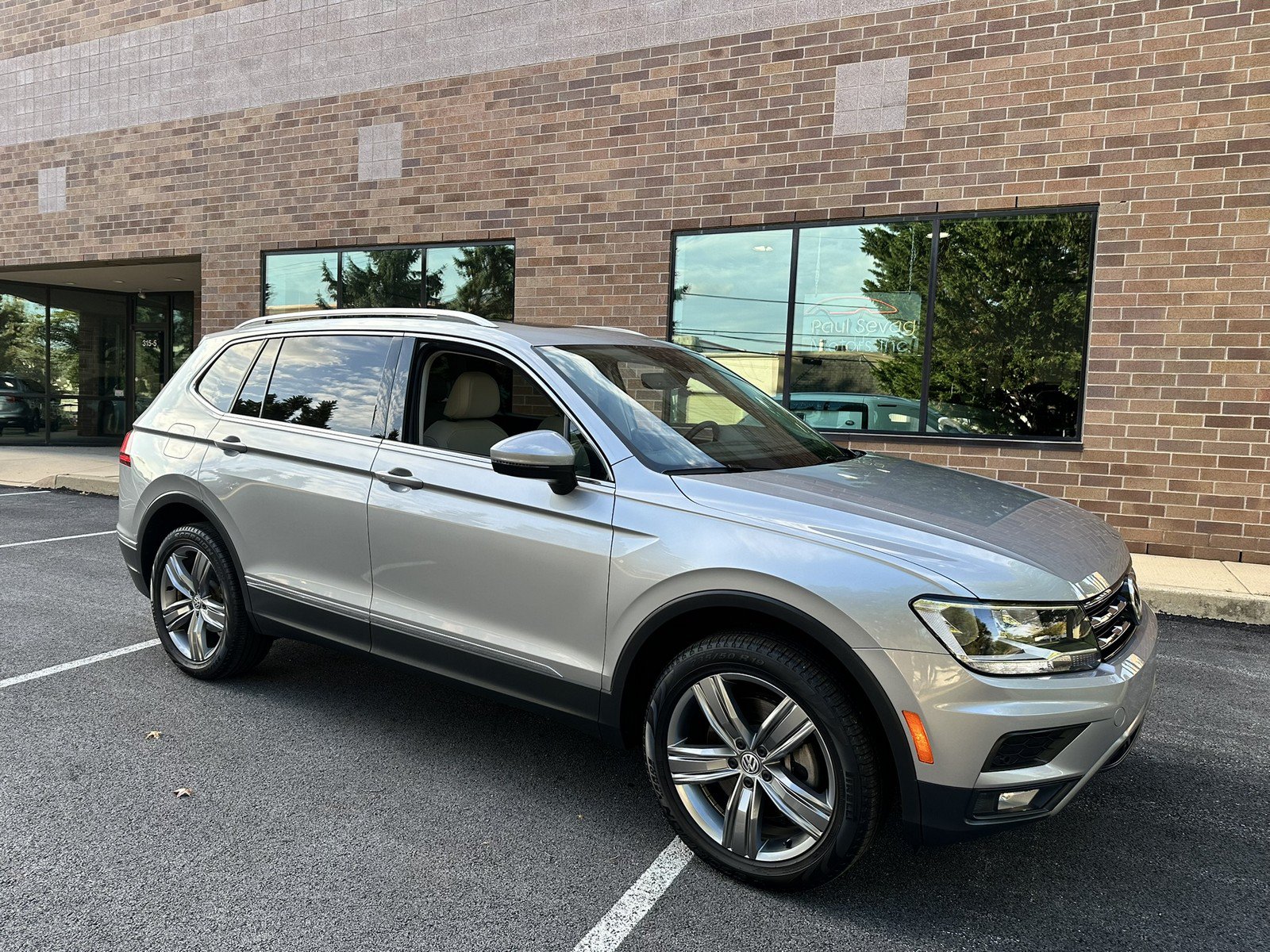 Used 2020 Volkswagen Tiguan SEL AWD/4WD image 42
