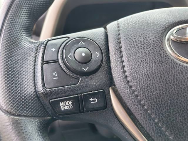 Used 2015 Toyota RAV4 LE image 17