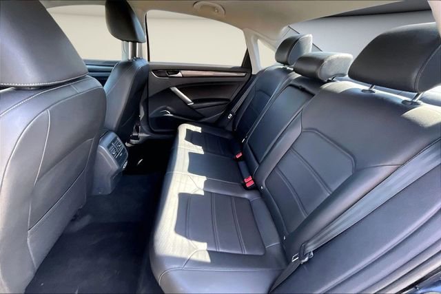 Used 2020 Volkswagen Passat 2.0T R-Line image 22