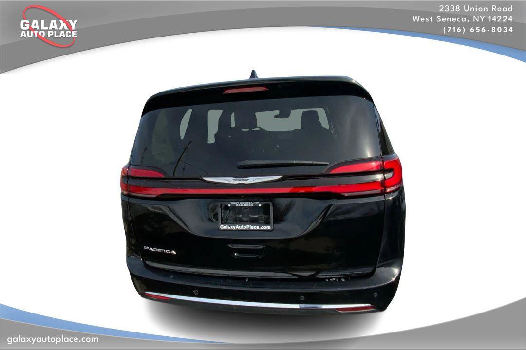 Used 2024 Chrysler Pacifica Touring-L FWD image 6