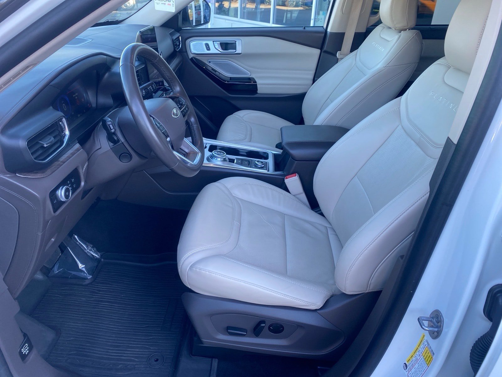 Used 2022 Ford Explorer Platinum w/ Equipment Group 601A AWD/4WD image 8