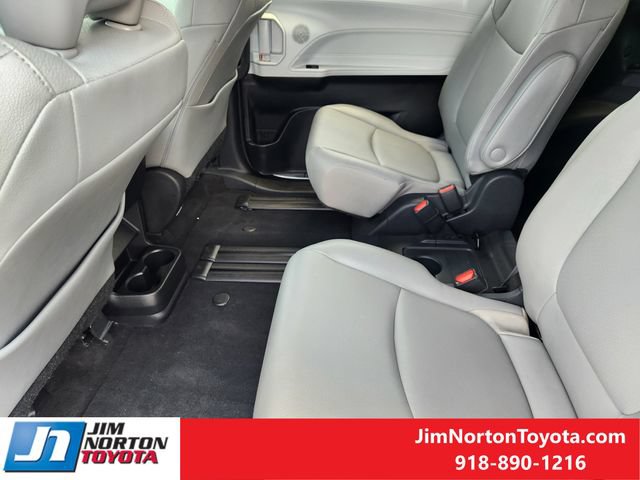 Used 2026 Toyota Sienna XLE FWD image 30