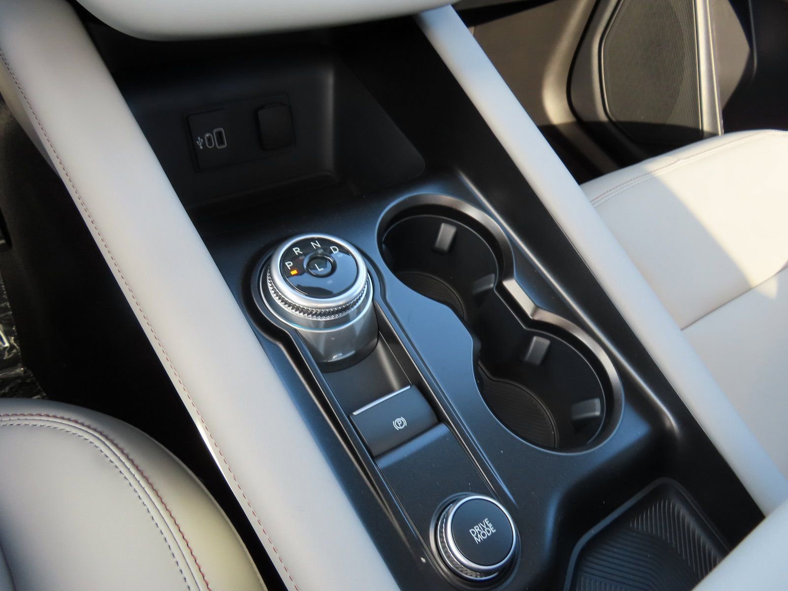 New 2026 Ford Explorer Active w/ Active Comfort Package image 13