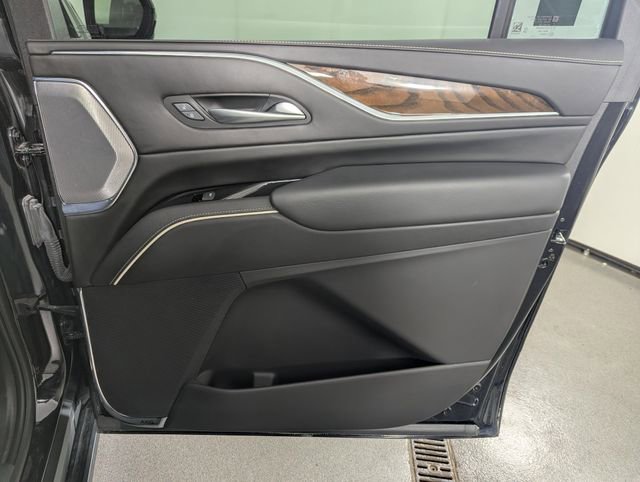 Used 2023 Cadillac Escalade ESV Sport Platinum w/ LPO, ONYX Package AWD/4WD image 18
